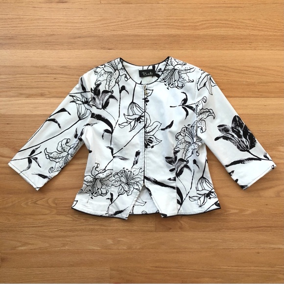 Vintage white with black floral print structured zipper front jacket - Picture 5 of 15